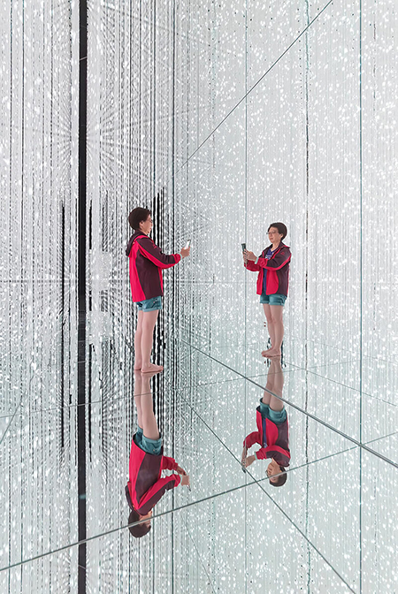 The Infinite Crystal Universe / © teamLab.