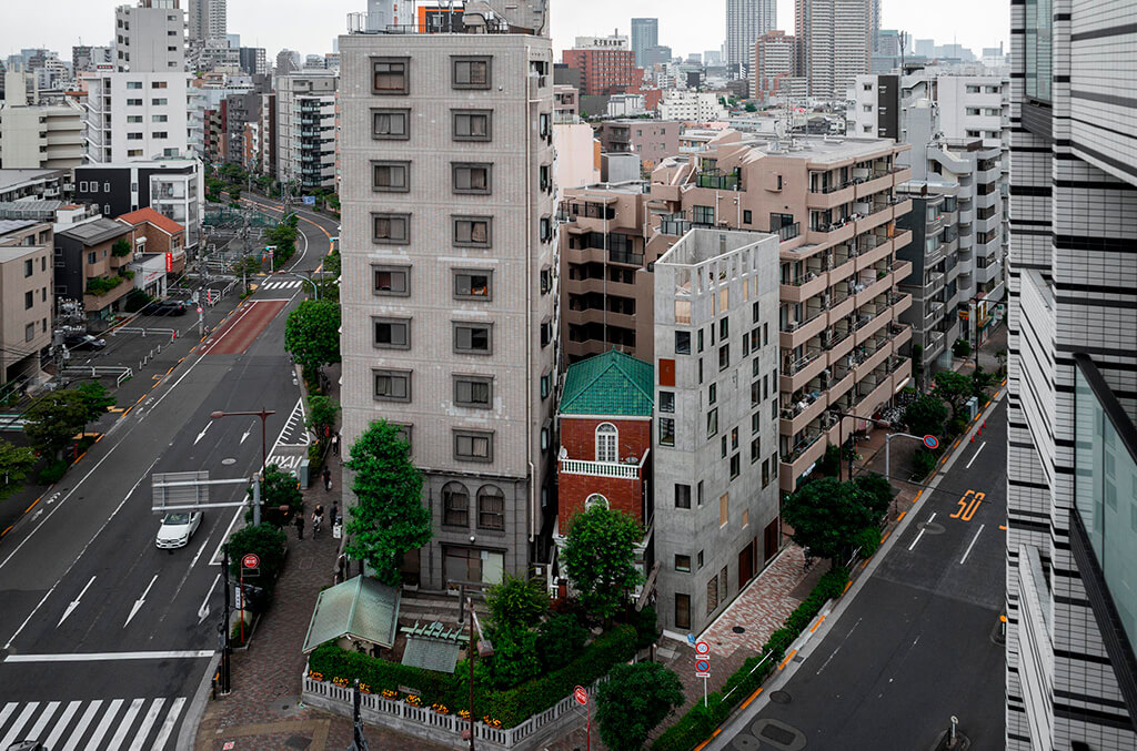 Vista exterior Nobori building, en Shinjuku (Japón). © Florian Busch Architects. Fotos: © Vincent Hecht