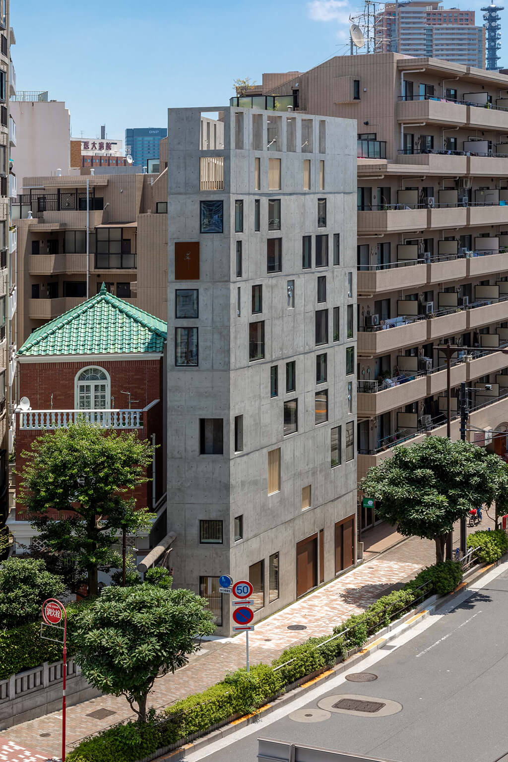 Vista exterior Nobori building, en Shinjuku (Japón). © Florian Busch Architects. Fotos: © Vincent Hecht