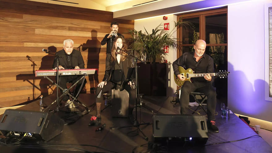 El grupo Lost in Translation durante su actuación en la gala. / MANU MIELNIEZUK