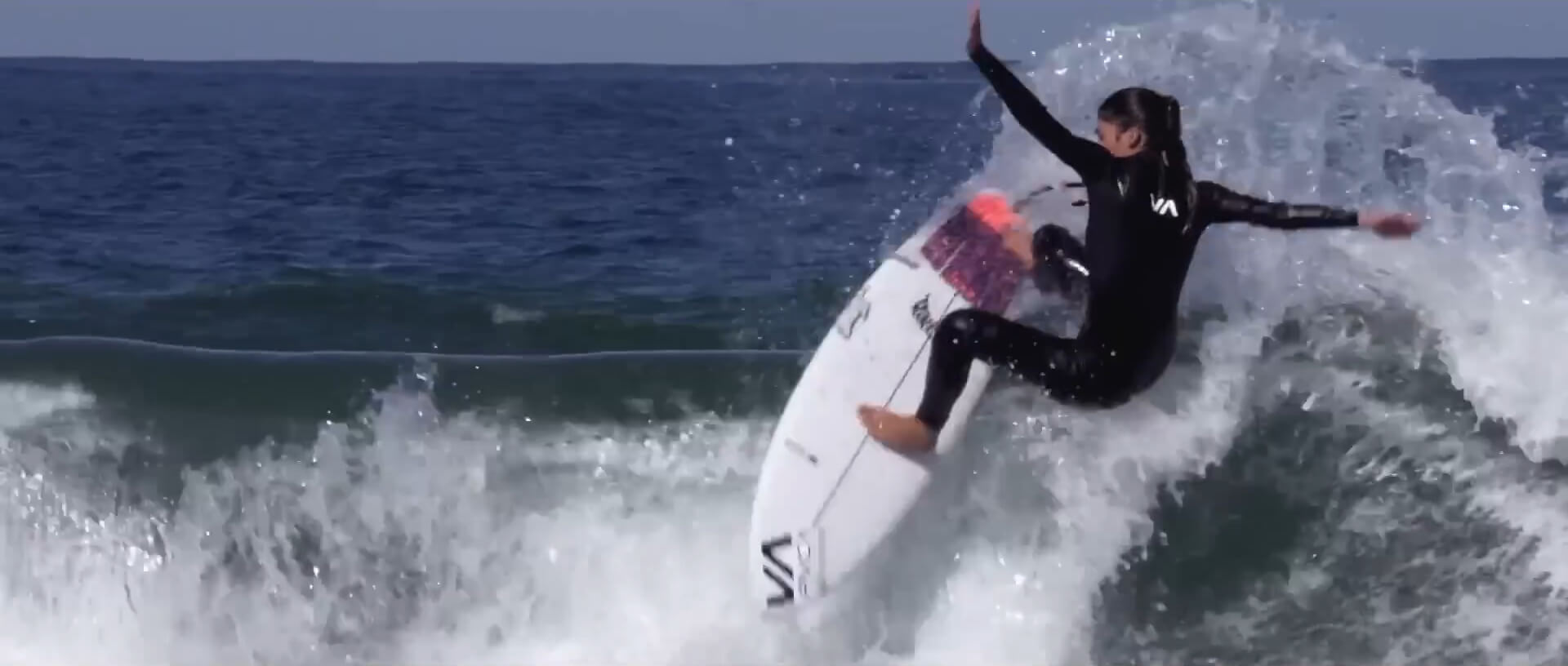 Garazi Sánchez: “El surf es la herramienta que hemos utilizado para aprender a tener esa vida un poco más equilibrada”